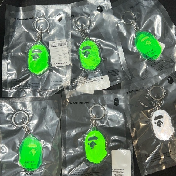 Bape reflective keychain - Picture 4 of 8